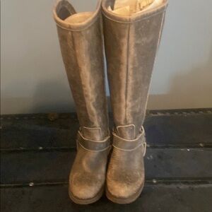 Circle G Brown Heeled Boots with Classic Design